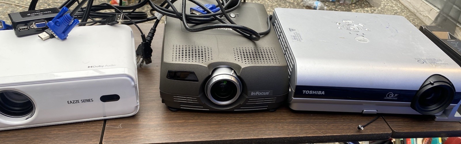 Dolby Audio EAZZE Series, InFocus, DLP Projector Monitors Turn On