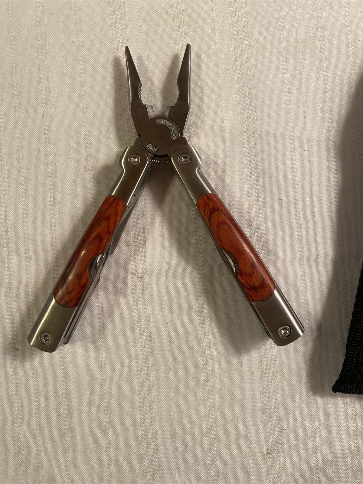 Multi-Tool Knife by Elk Ridge pliers pocket knife