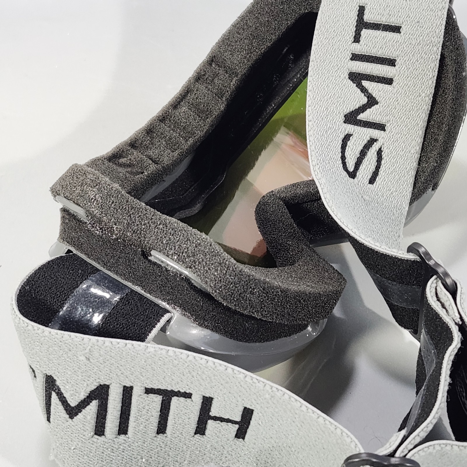 Smith Optics Project Grey Adult Snow Goggles Fire Red Mirror Lens Ski with Bag