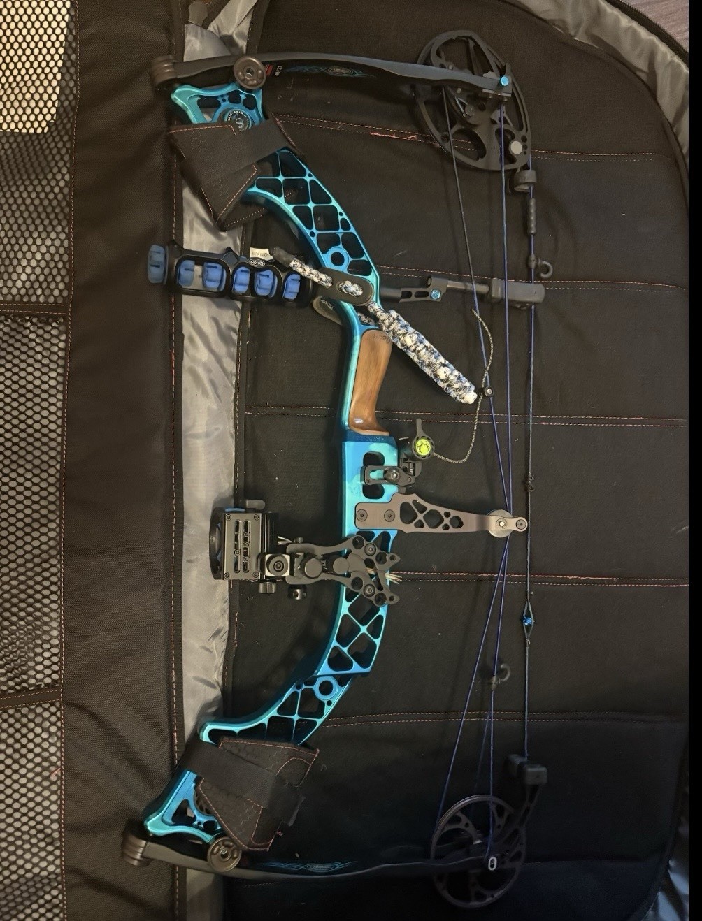 Bowtech Target Compound Bow Package – MINT CONDITION – Complete Setup