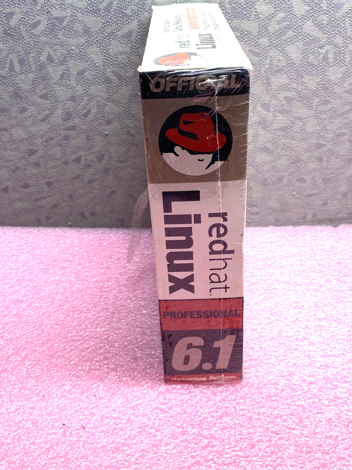 VINTAGE REDHAT LINUX 6.1 OPERATING SYSTEM AND CD'S FACTORY SEALED 1999