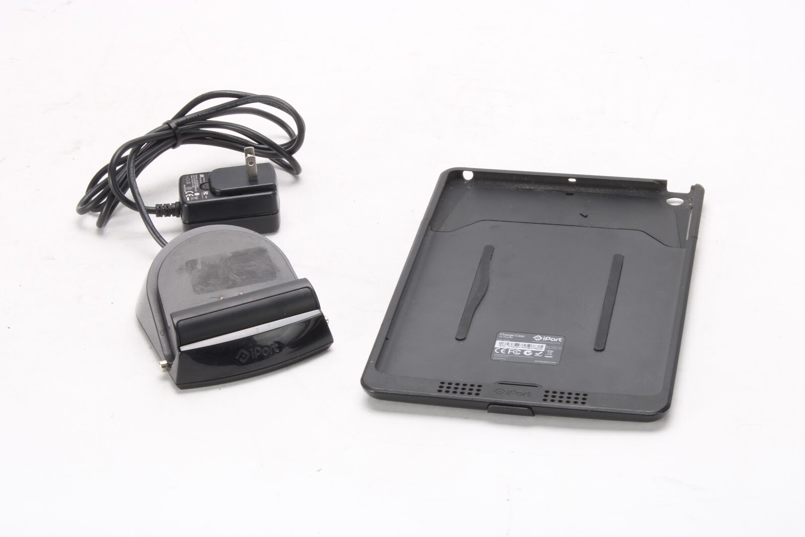 iPort 70206 Charge Case With iPort 70208 Charge Stand