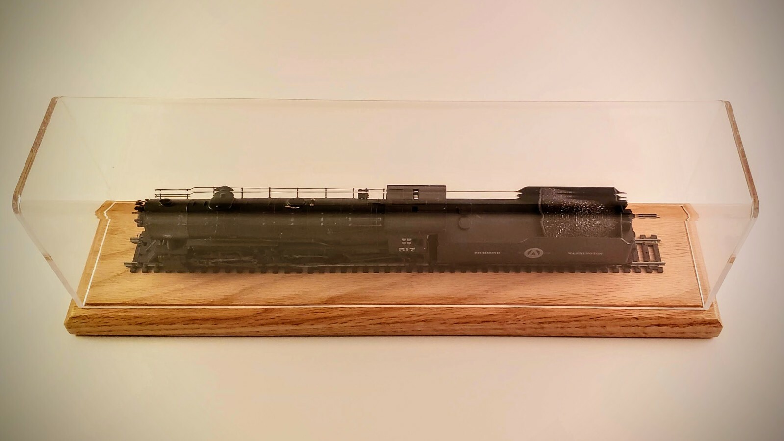 36" O Scale Model Train Display Case, Oak Base