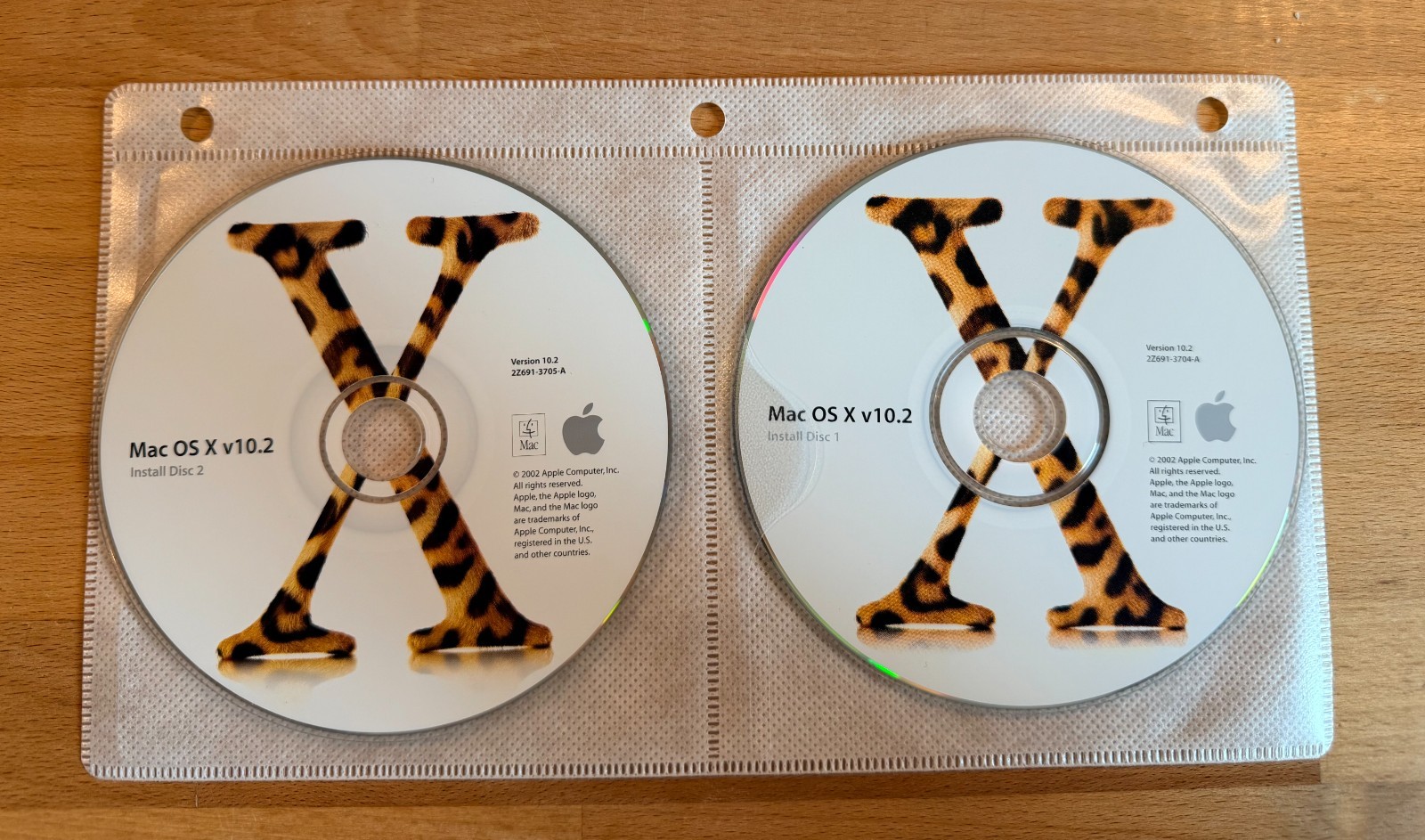Apple Mac OS X v10.2 Install Discs 1 & 2 2002 OEM Retail 2Z691-3705-A