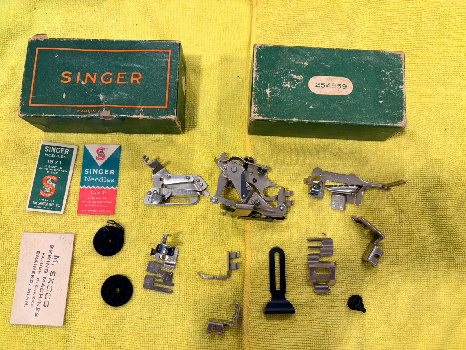 Singer Sewing Machine Attachments In Org Green Box Vintage