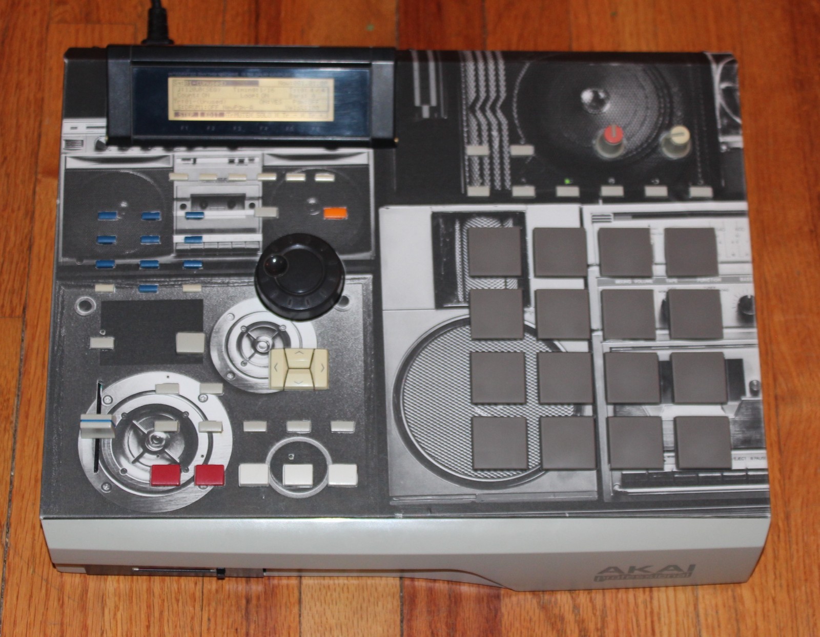 AKAI MPC2000XL, CUSTOM SKIN, PERFECT LCD, NEW INTERNAL CF READER, 32MB RAM, CORD