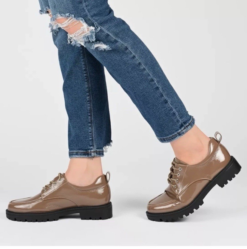Journee Collection Women's Size 10 W Zina Oxford Lug Loafer Tan Patent Leather