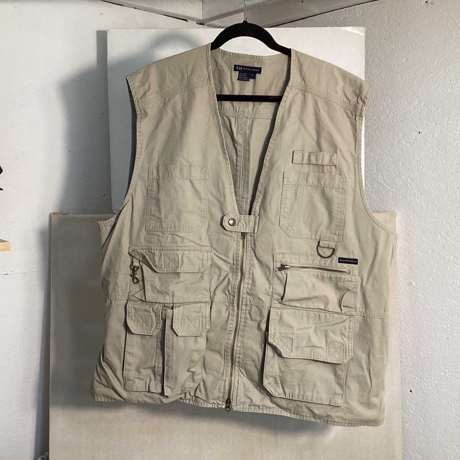 5.11 tactical series mens utility vest xxl royal Robbin’s beige cargo pockets