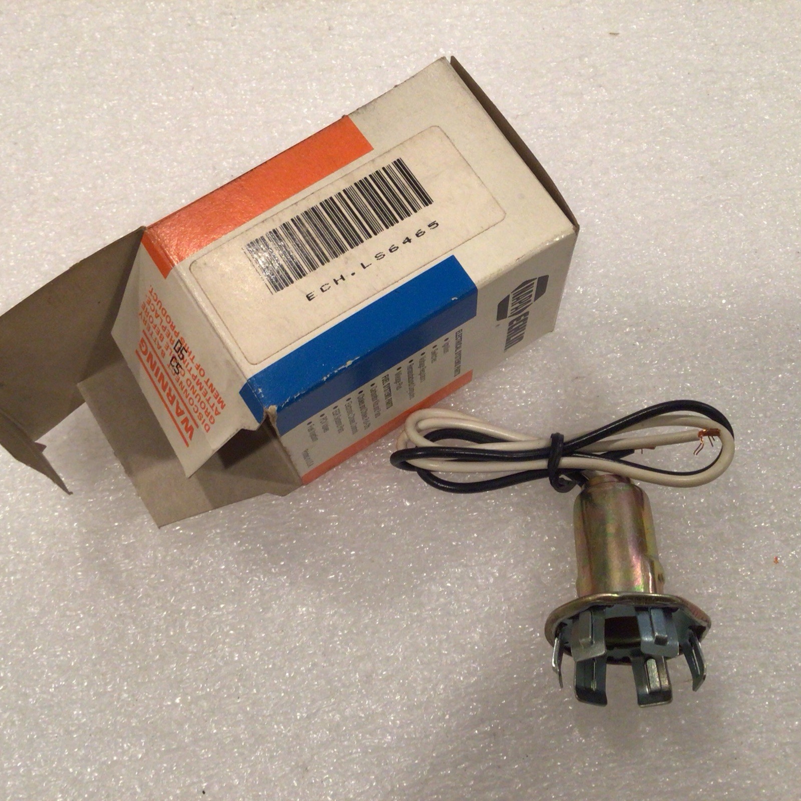 New Napa Echlin Light Socket LS6465