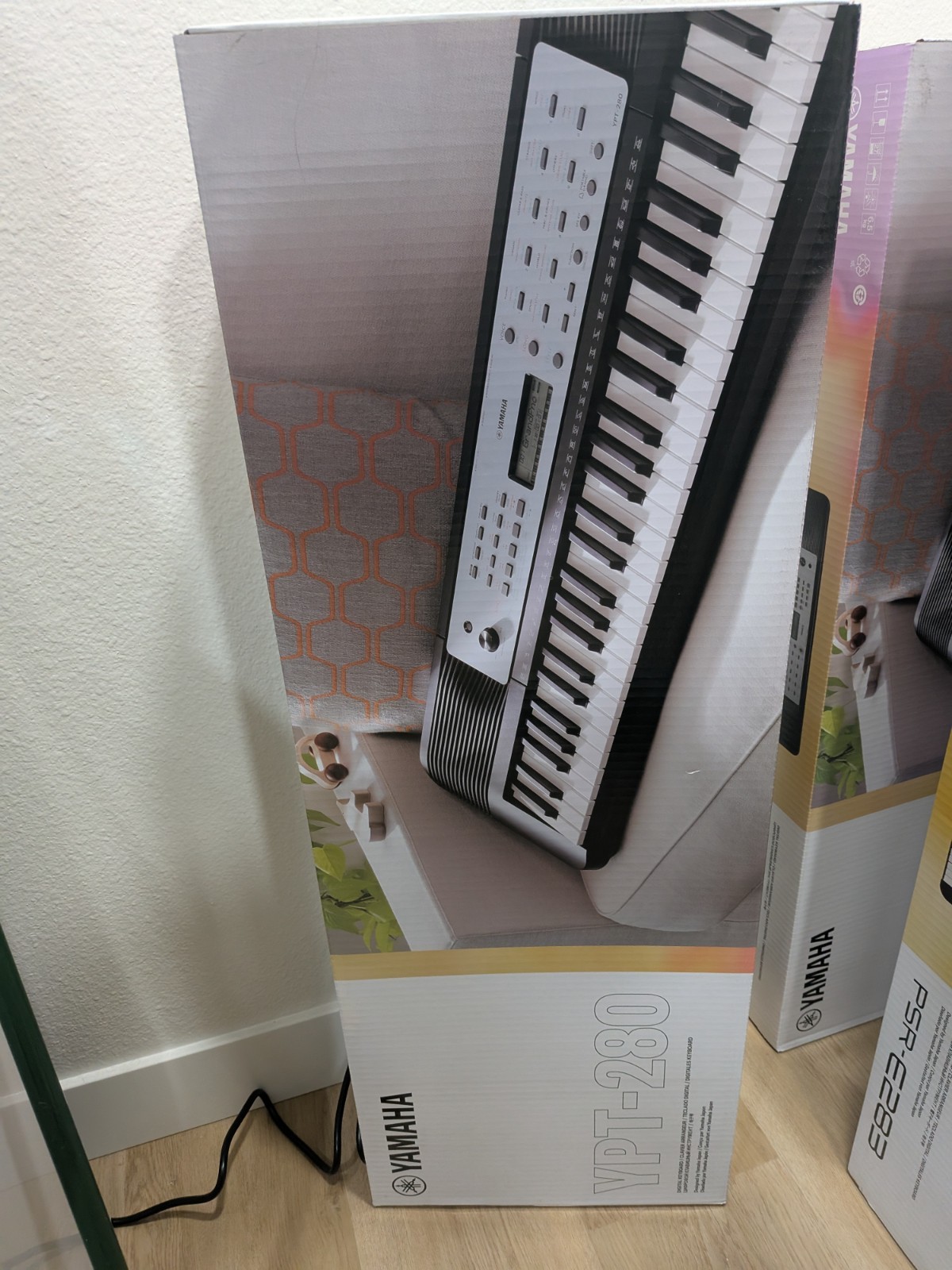 Yamaha YPT-280 Electric Keyboard Piano Brand New Sealed