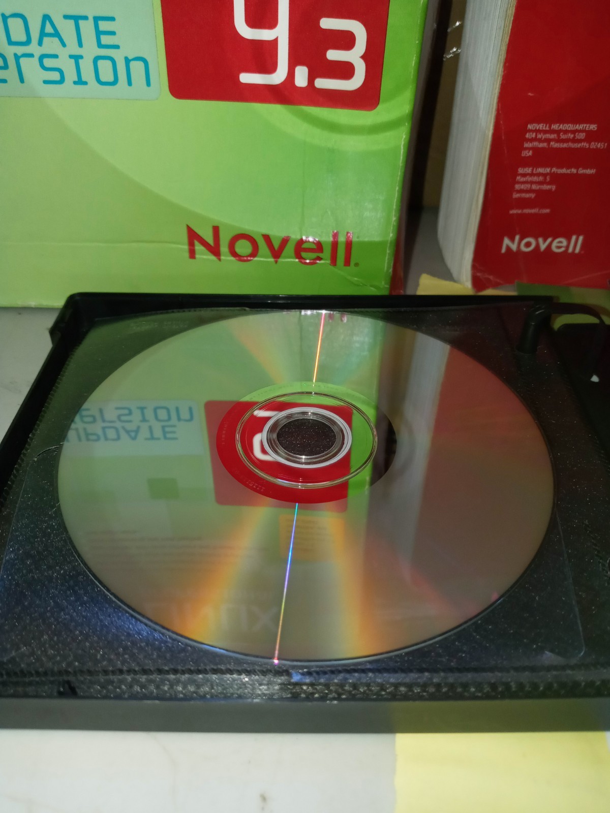 SUSE LINUX Professional 9.3 Includes 7 CD's, Guide Etc. Big Box Novell