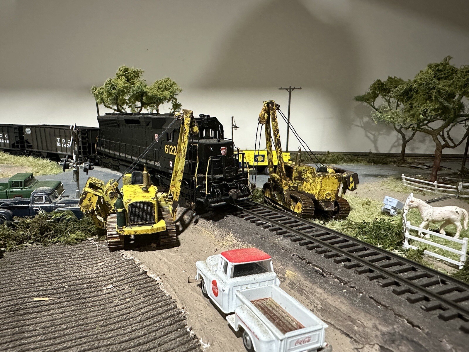 N Scale Dozer Cat 583 Pipe Layer Derail Rescue