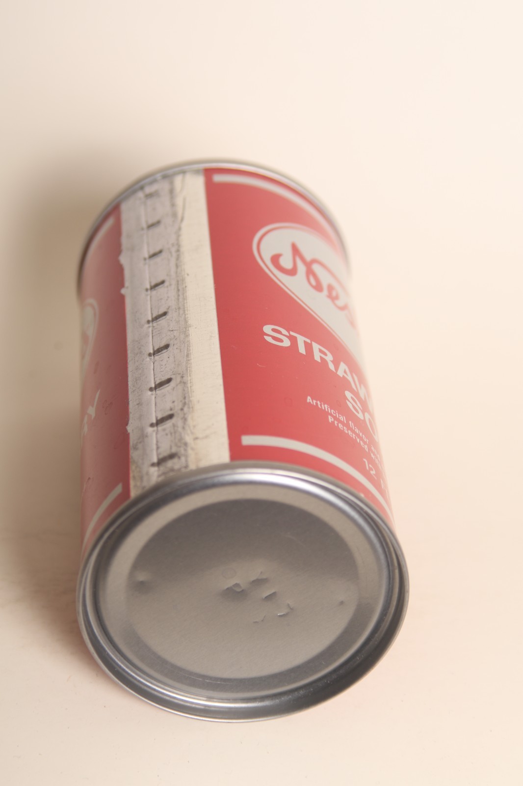 Nesbitt's Strawberry soda can - 12oz