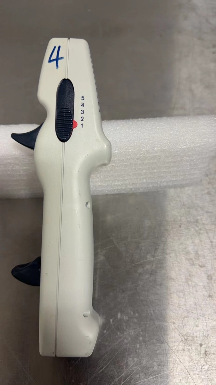 Brand Handy Step Repeating Pipette Comfortable slim design