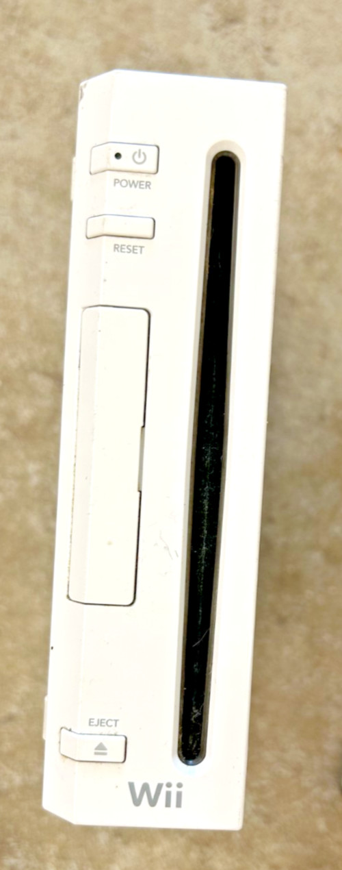 Original AUTHENTIC Nintendo Wii Video Game System - one owner