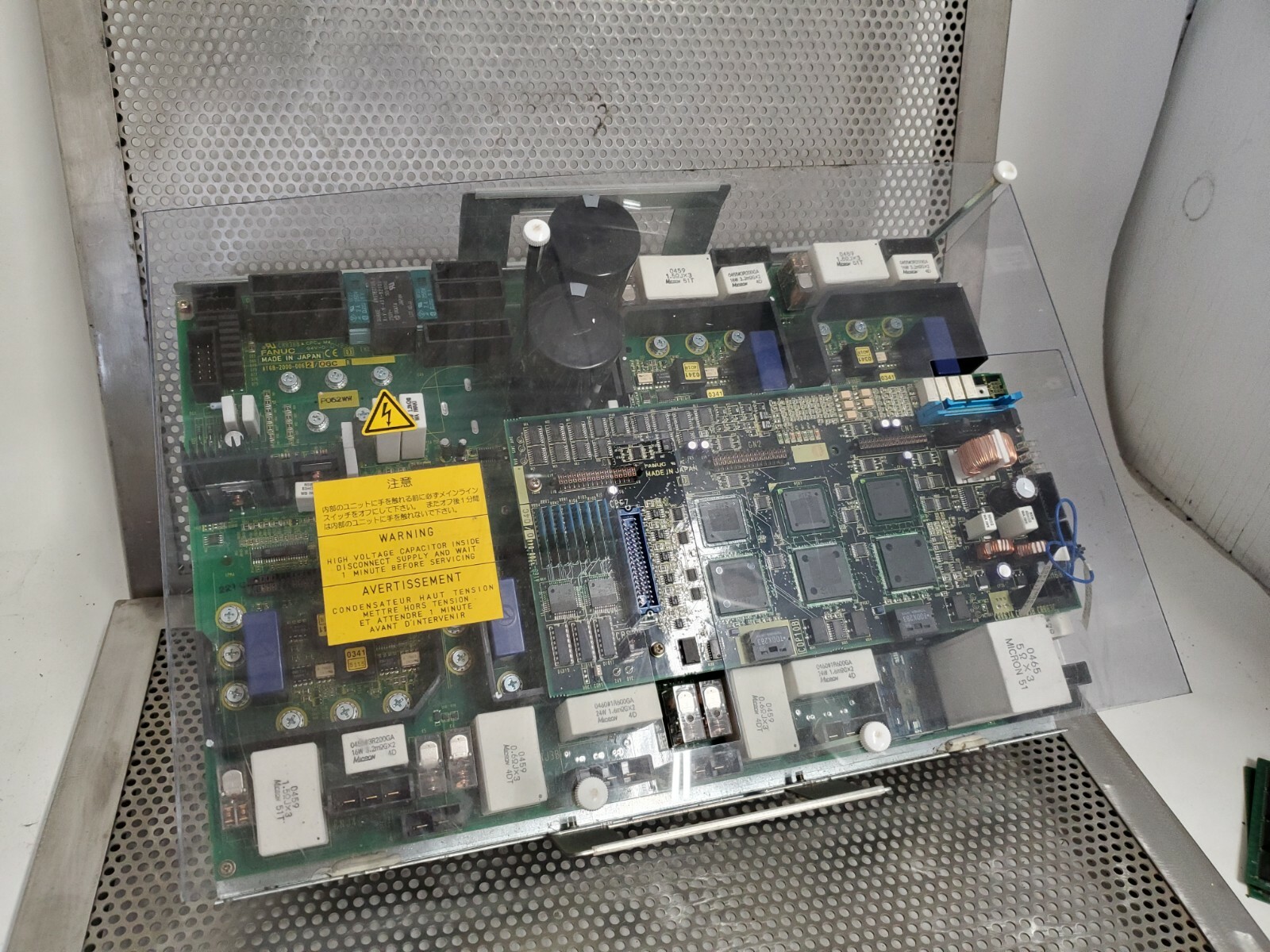 Fanuc A06B-6105-H002 6-Axis Servo Drive Amplifier (R-J3iB) w/ PCB A16B-3200-0440