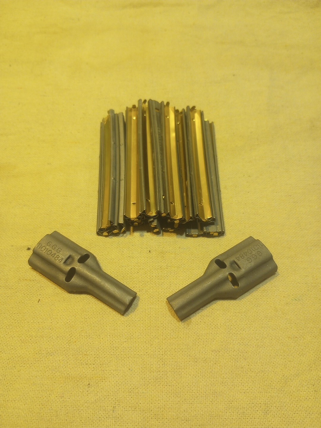 USGI STRIPPER CLIPS WITH 2 SPOONS 5.56/.223/300BLK LOT OF 25 w/ 2 Speed Loaders