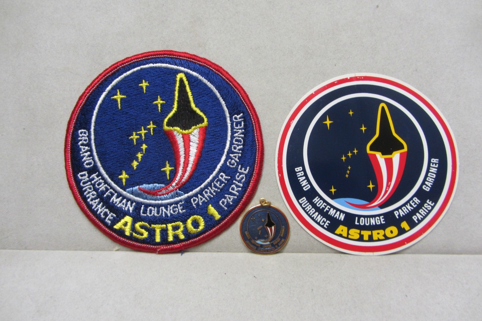 ROCKWELL SPACE SYSTEMS SPACE SHUTTLE STS-35 SOUVENIR  PATCH, STICKER, CHARM
