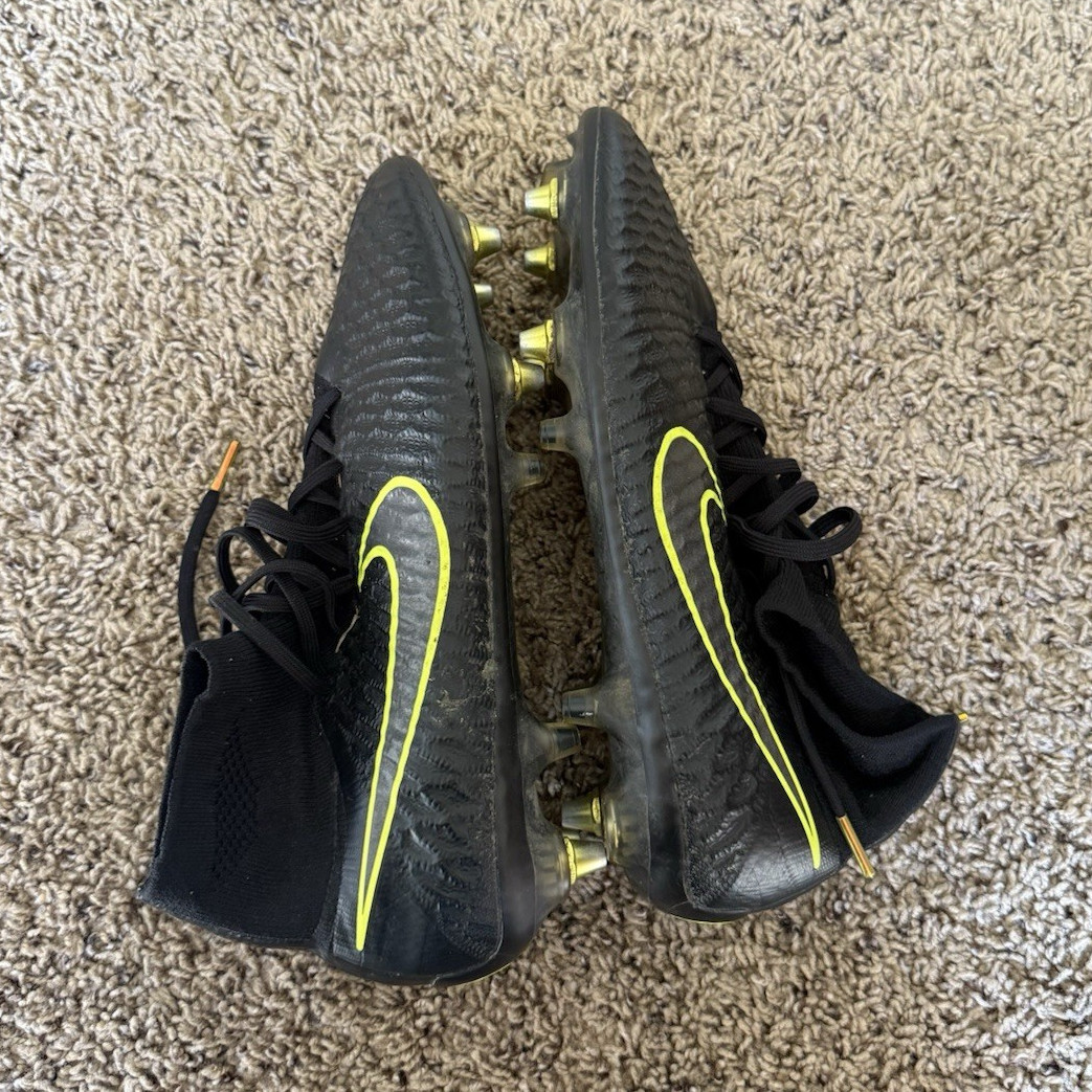 Nike Magista Obra Men's Soccer Cleats Black/Yellow Low Top Lace-Up Metal