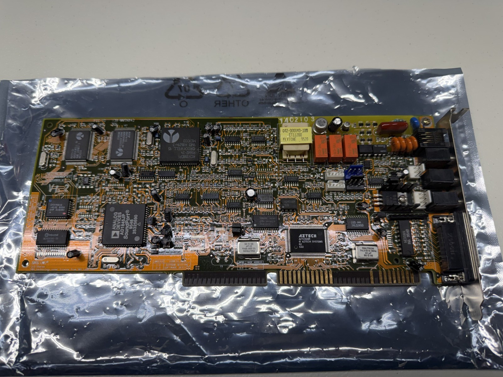 SRS TECHNOLOGY LABS 3-D STEREO BOARD