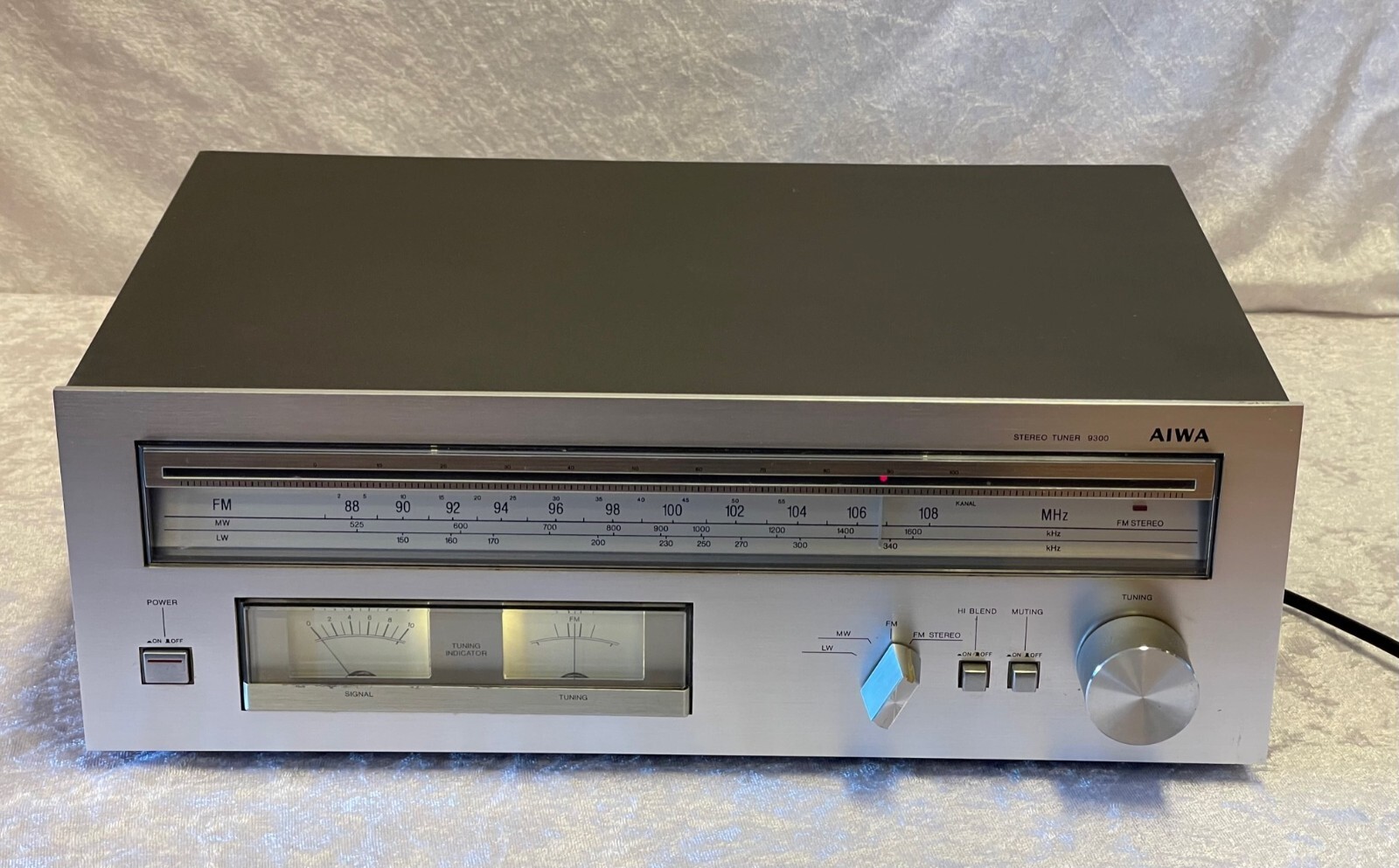 AIWA AT-9300 Stereo Tuner - Fully working Retro/Vintage