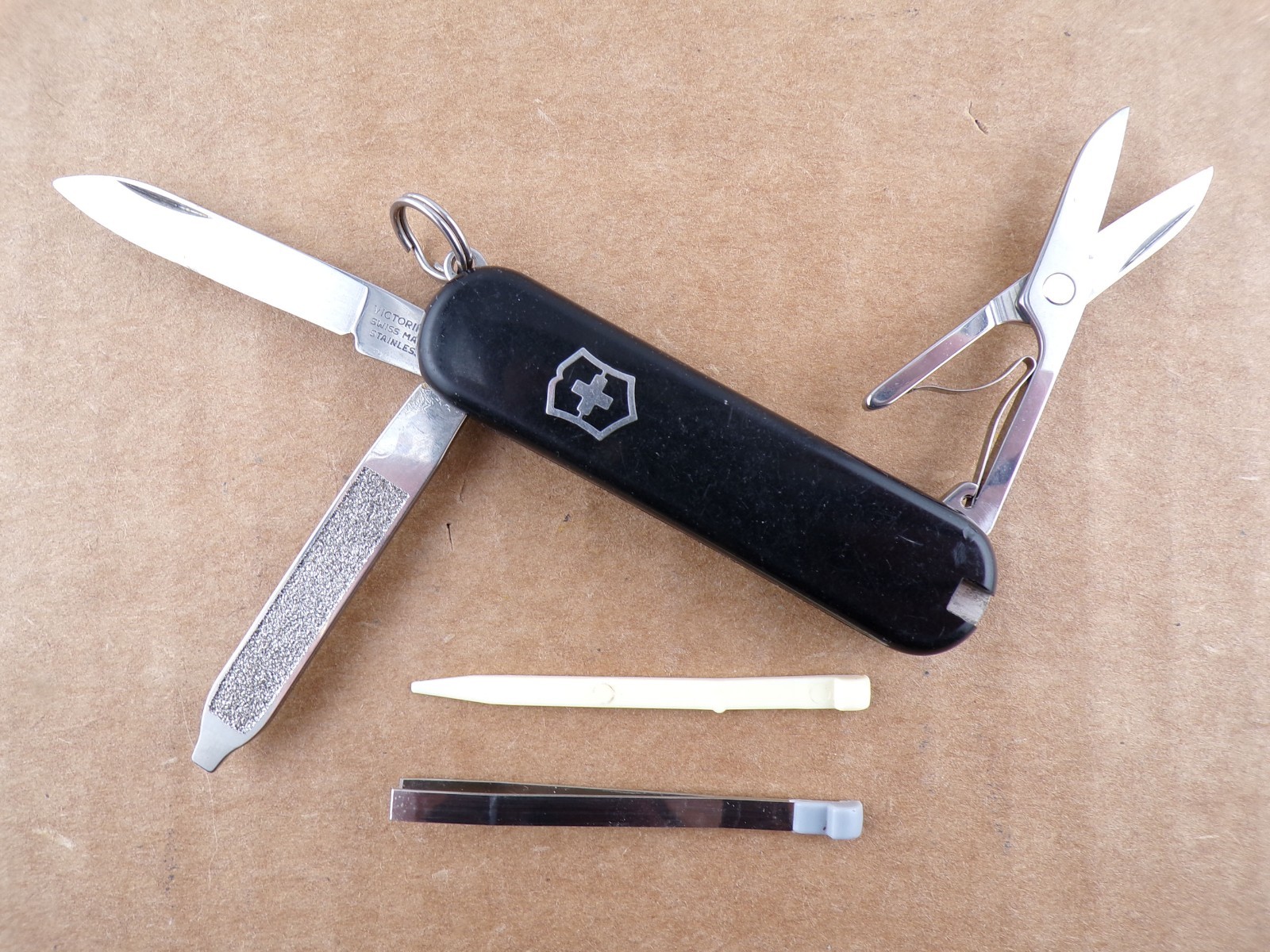 Victorinox Classic SD Swiss Army Pocket Knife - Black Scissors - Very Good