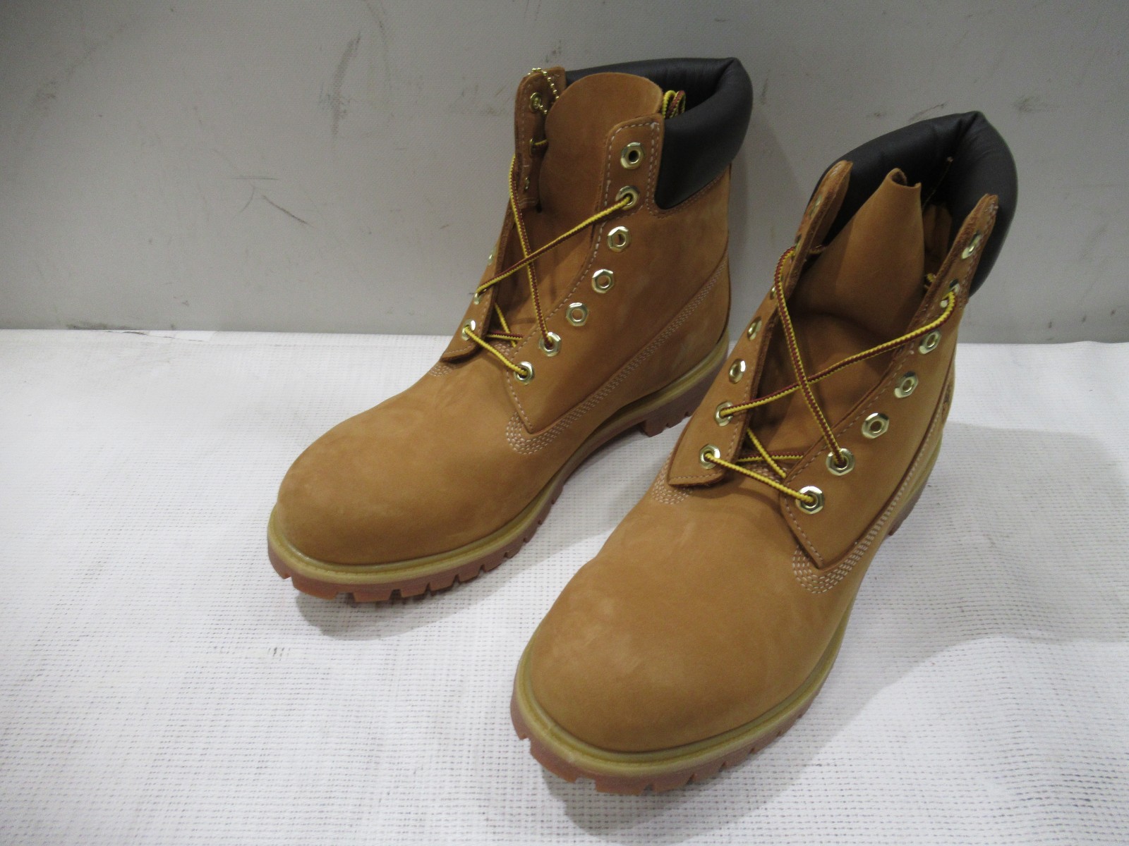 Timberland Men's 6-Inch Premium Waterproof Boots in Wheat Nubuck size 12