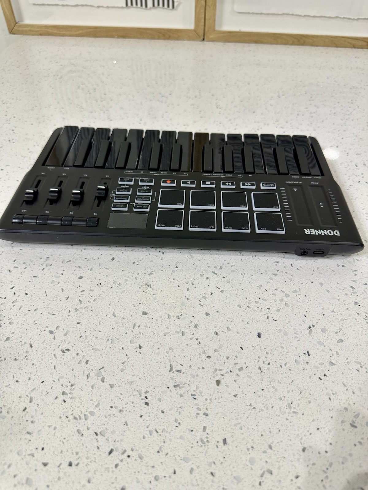 New Donner USB-C MIDI Keyboard DJ Controller OLED 25Key 8Drum Pad Touch Bar