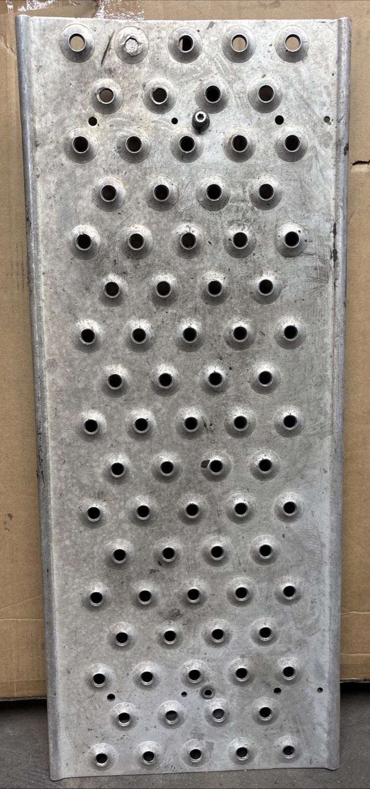 Freightliner CASCADIA 14 x 33 Deckplate - Used
