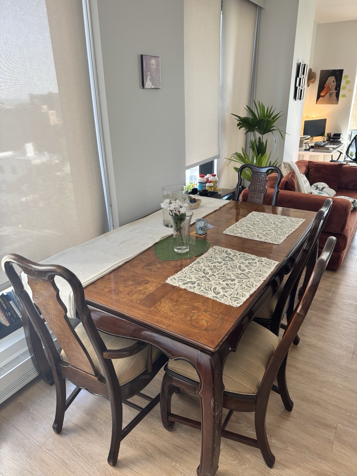 Vintage Solid Wood Expandable Dining Table with 4 Chairs & 2 Leaves