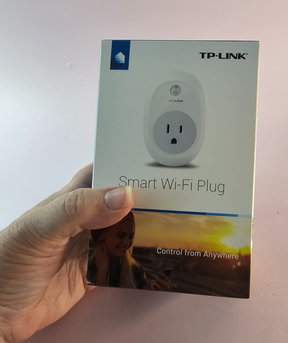 TP-LINK Smart Wi-Fi Plug Home Office HS100 Outlet (Never Used)