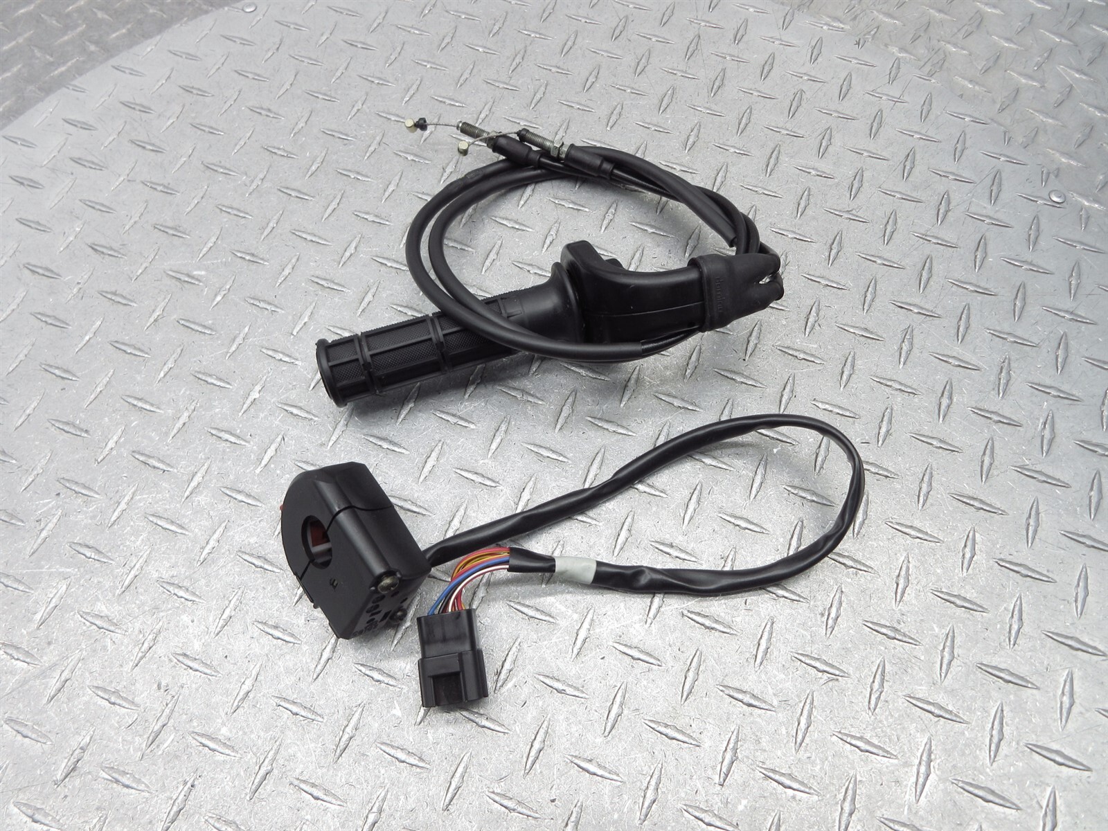 2005 05-06 Ducati Multistrada 1000 DS Right Handlebar Switch Throttle Control