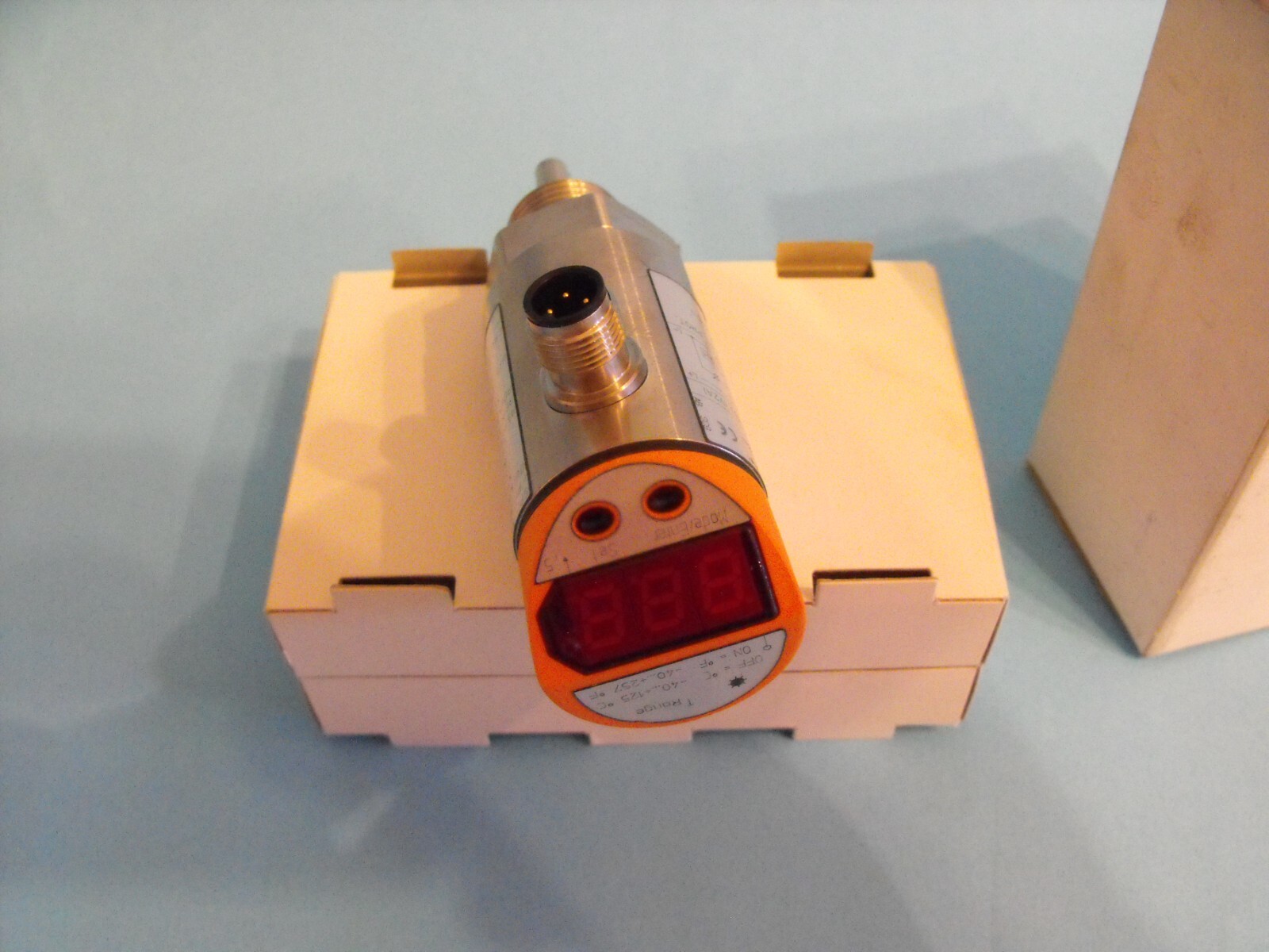 IFM EFECTOR TN2430.TN-013KBBR12-MFPKG/US/V.temperature sensor.NEW.