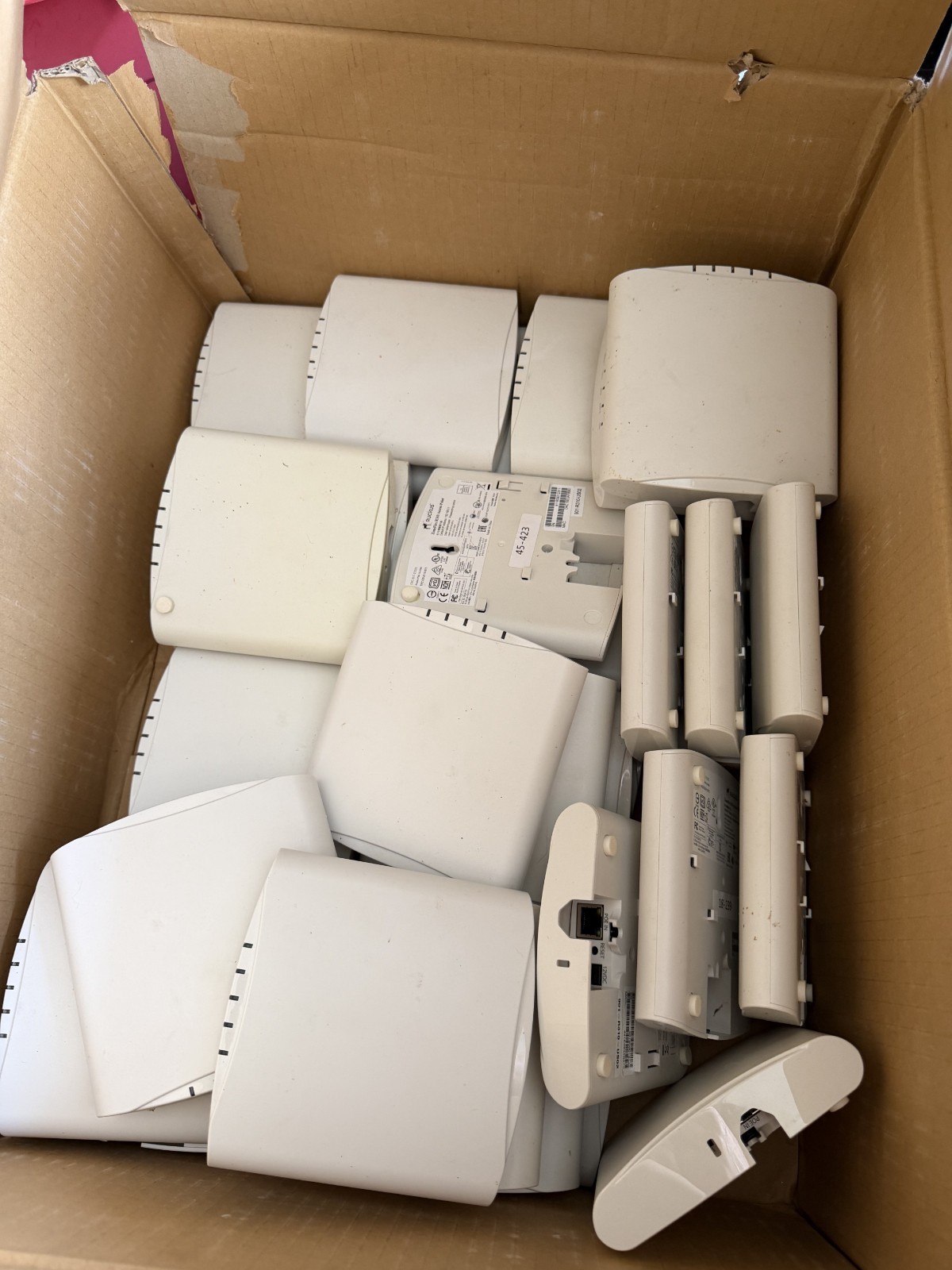A Lot of 32 Ruckus ZoneFlex R310 Wireless Access Point