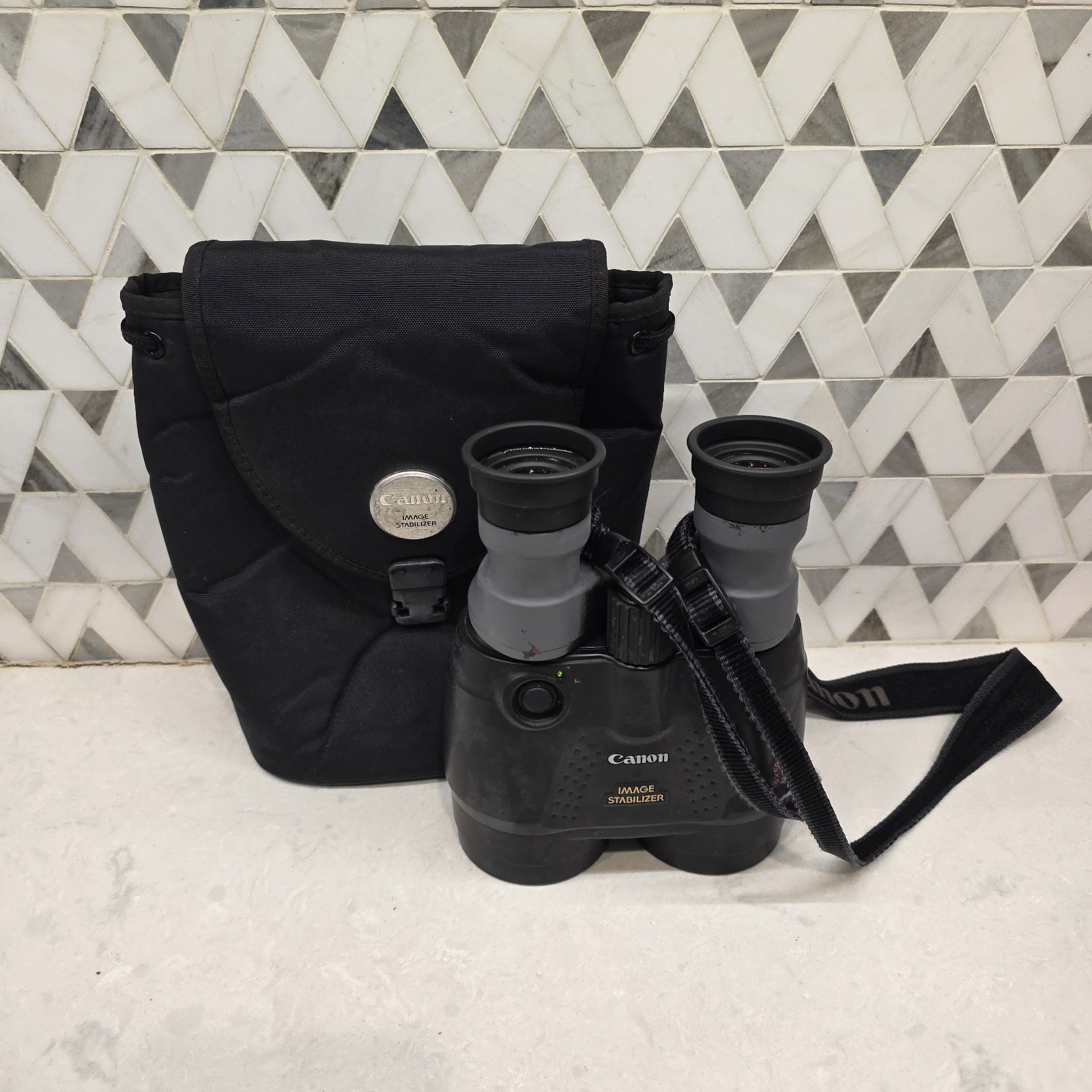 Canon 18x50 IS UD 3.7° ALL WEATHER Image Stabilizer Binocular, Black With Case