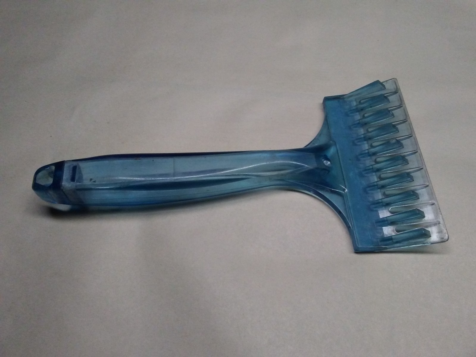 Vintage Ergo Flex plastic ice scraper