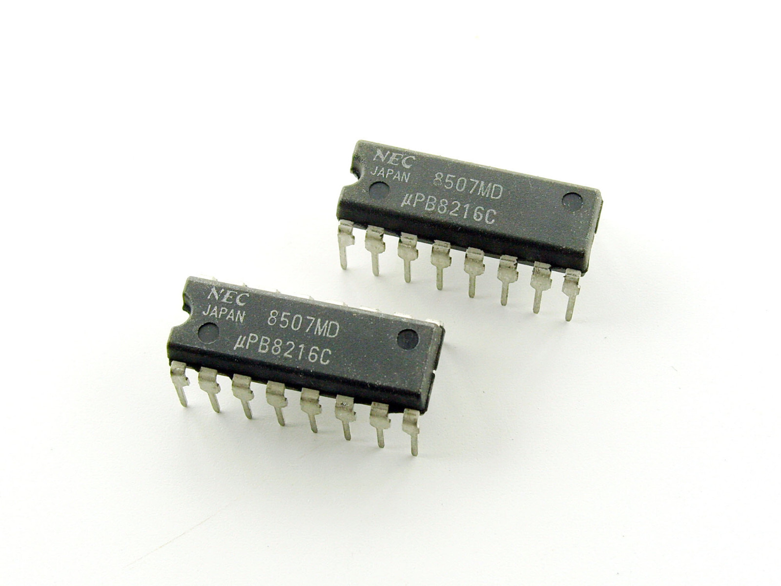 uPB8216C [1pcs] 4-Bit Bidirectional Bus Driver, 8216 IC, NEC, DIP-16