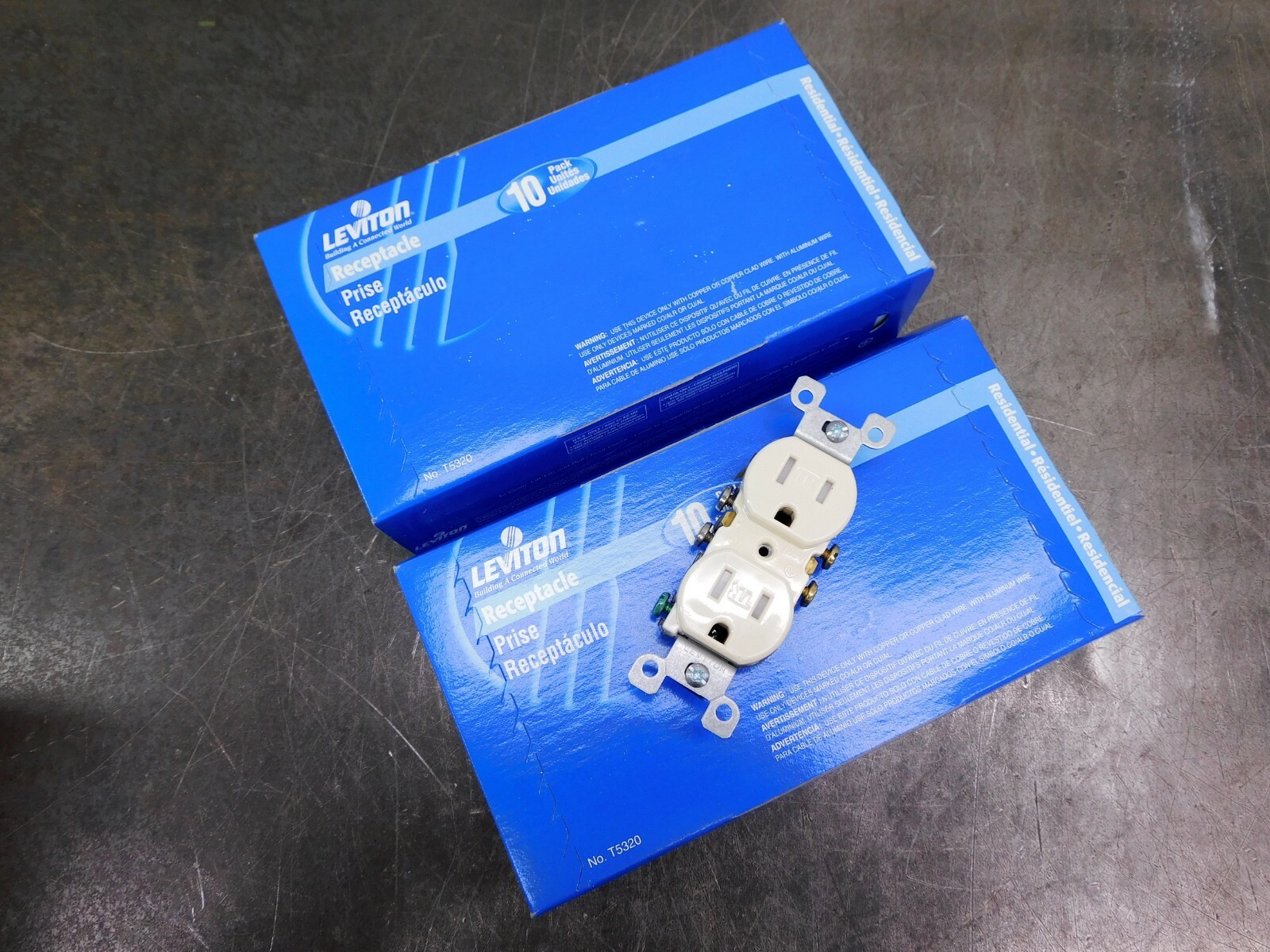 Lot of (20) Leviton Receptacle Outlet Plug 115-120 vac  15 amp T5320-A Almond