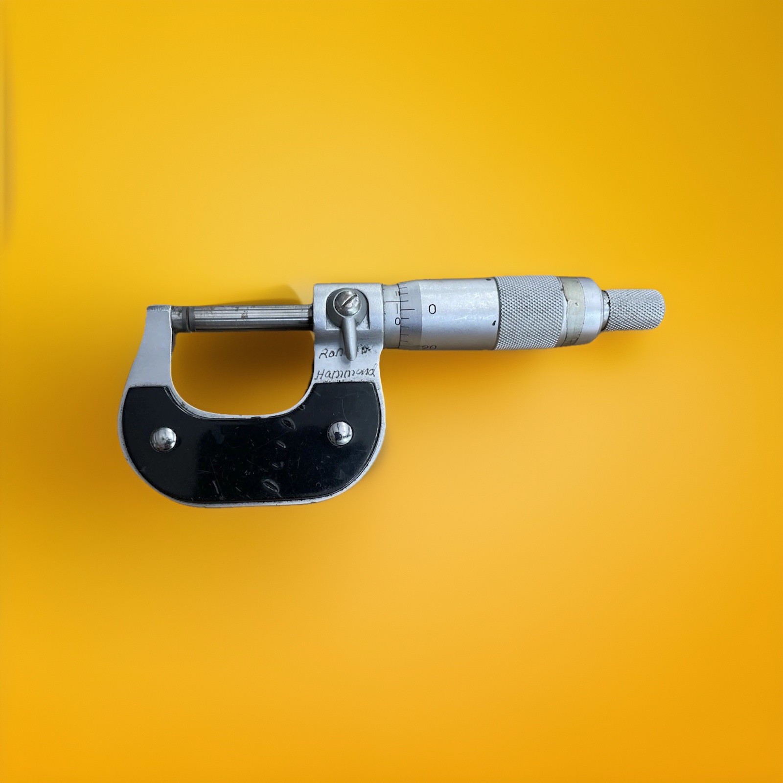 CEN-TECH Outside Micrometer 0-1 in Mechanical 0.00100 in Resolution