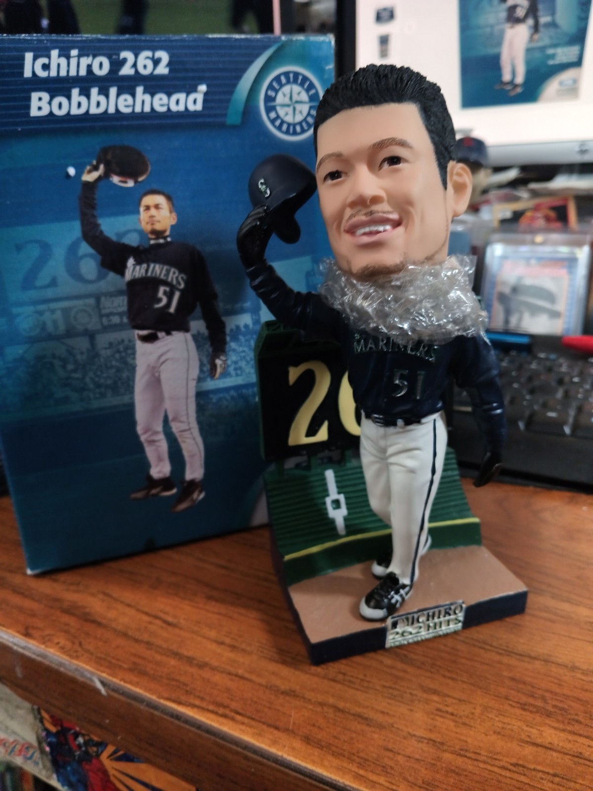 2005 Seattle Mariners MLB 262 Hits ICHIRO SUZUKI FSN Collectors Bobblehead NEW