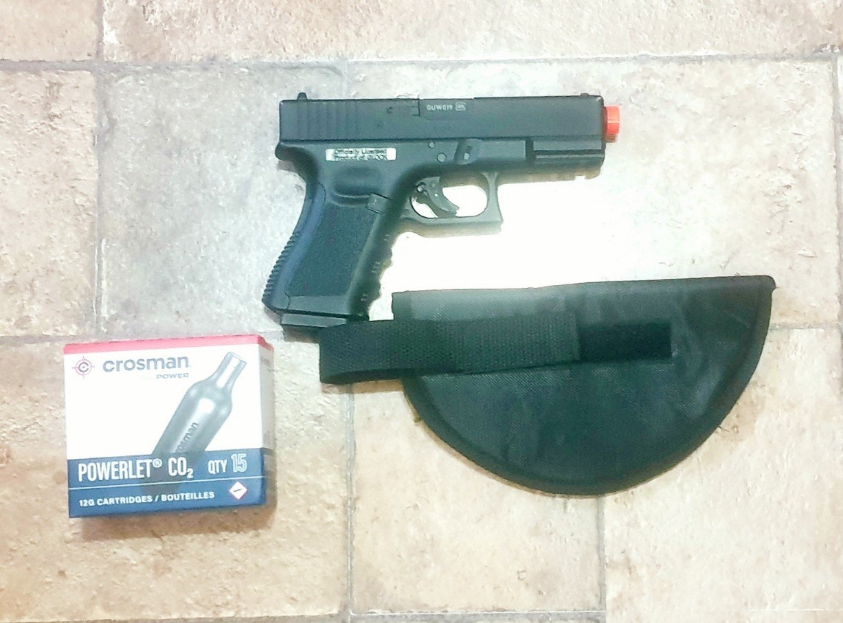 airsoft gun combo. Umarex Glock Co2 semi-auto pistol and a Elite Reneg AR rifle
