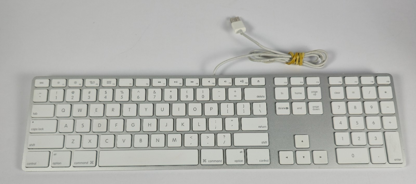 Apple A1243 USB Wired Standard Keypad - White