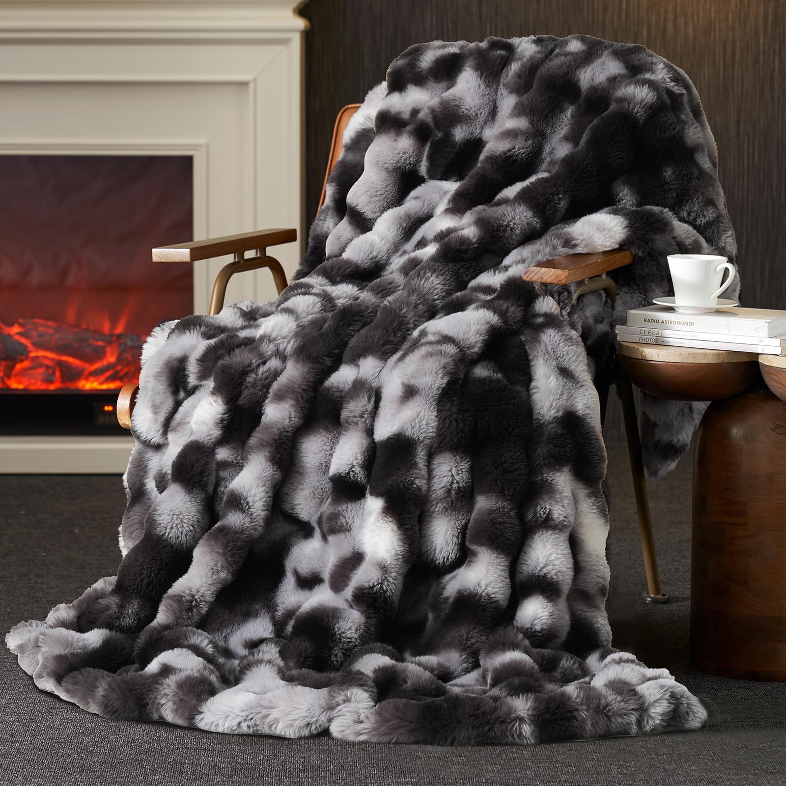 Faux Fur Throw Blanket for Couch, Ultra Soft Fuzzy Plush Bubble Throw for Sof...