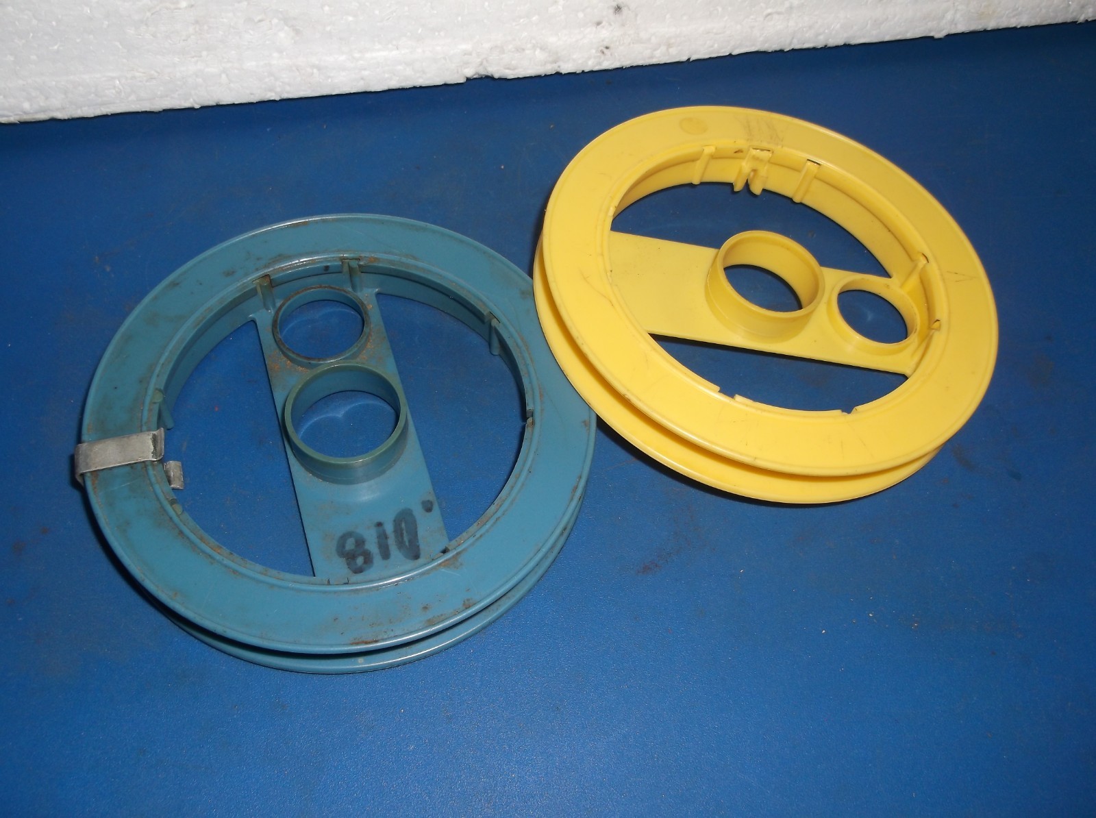 2 CONTROL LINE REELS GOOD  CONDITION. PLASTIC (NO CRACKS.)