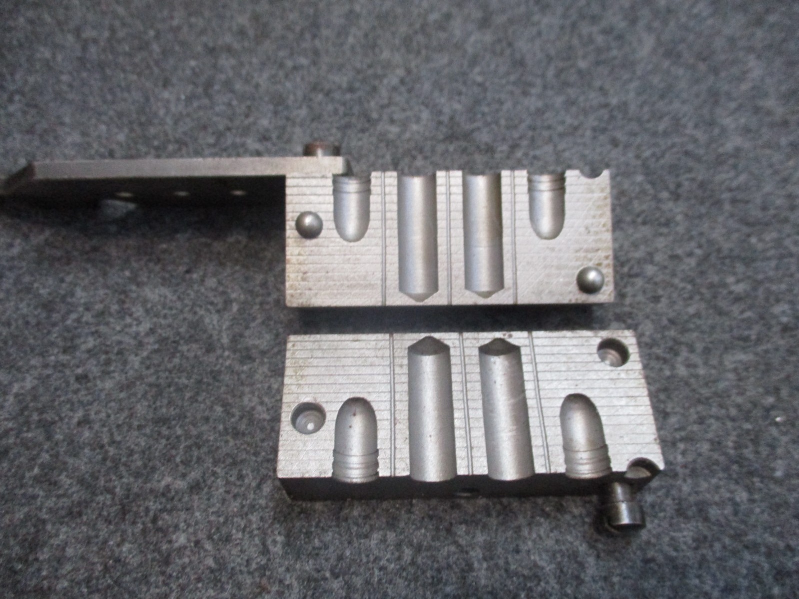 Unusual Ideal 4 Cavity Bullet Mold - 9mm?? - #773357446