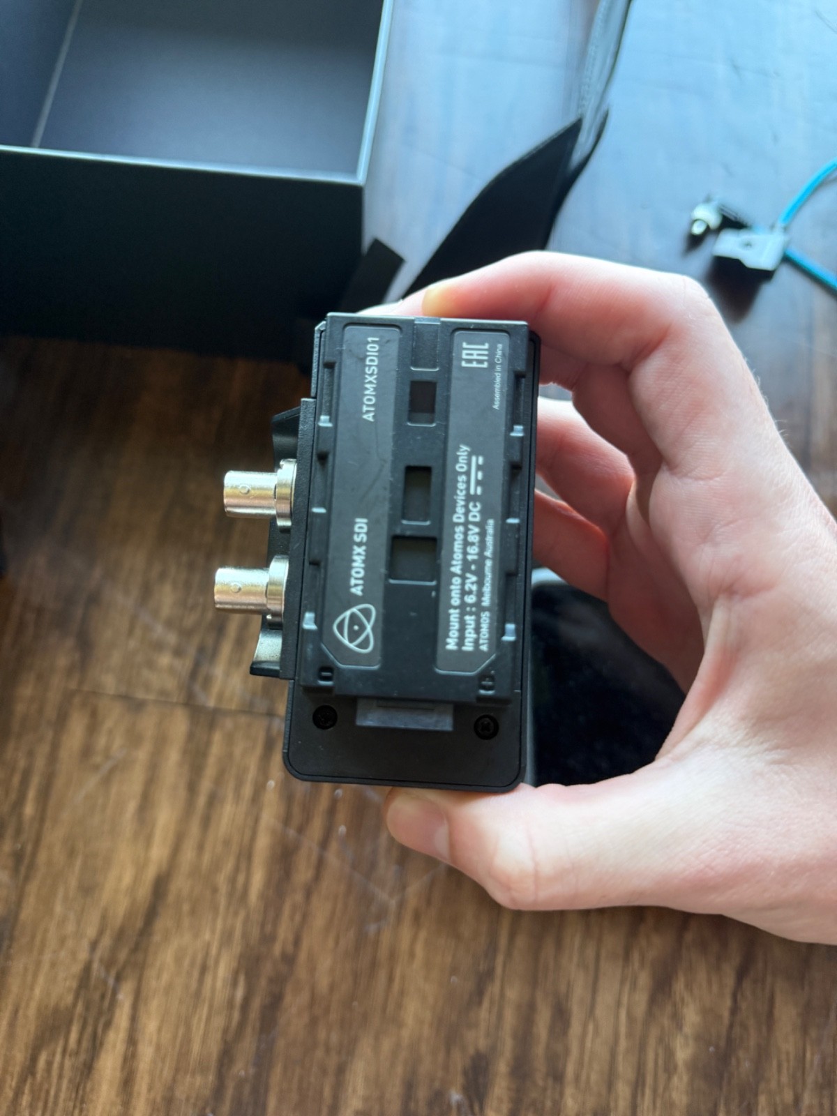Atomos Ninja V+ SmallRig Cage,V-Mount Could Carter & Cable, Sun Visor, batteries