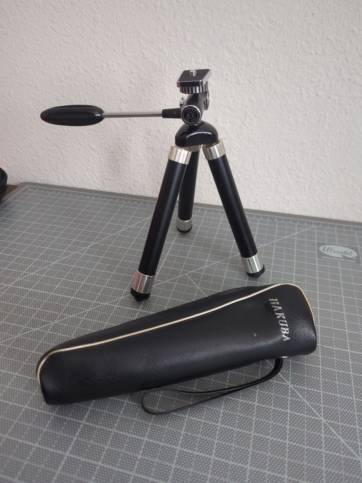 Hakuba Tripod  10-Sec III-G Pan Head with Case - Telescoping 9-42 Inches - VTG
