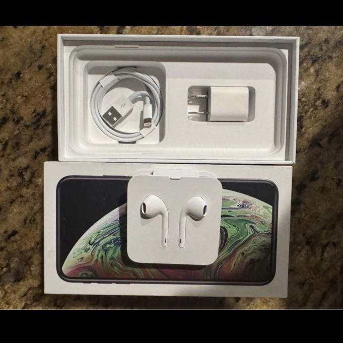 Authentic Apple White Lightning Charger Set w/ 1m Cable, Power Adapter & Earbuds