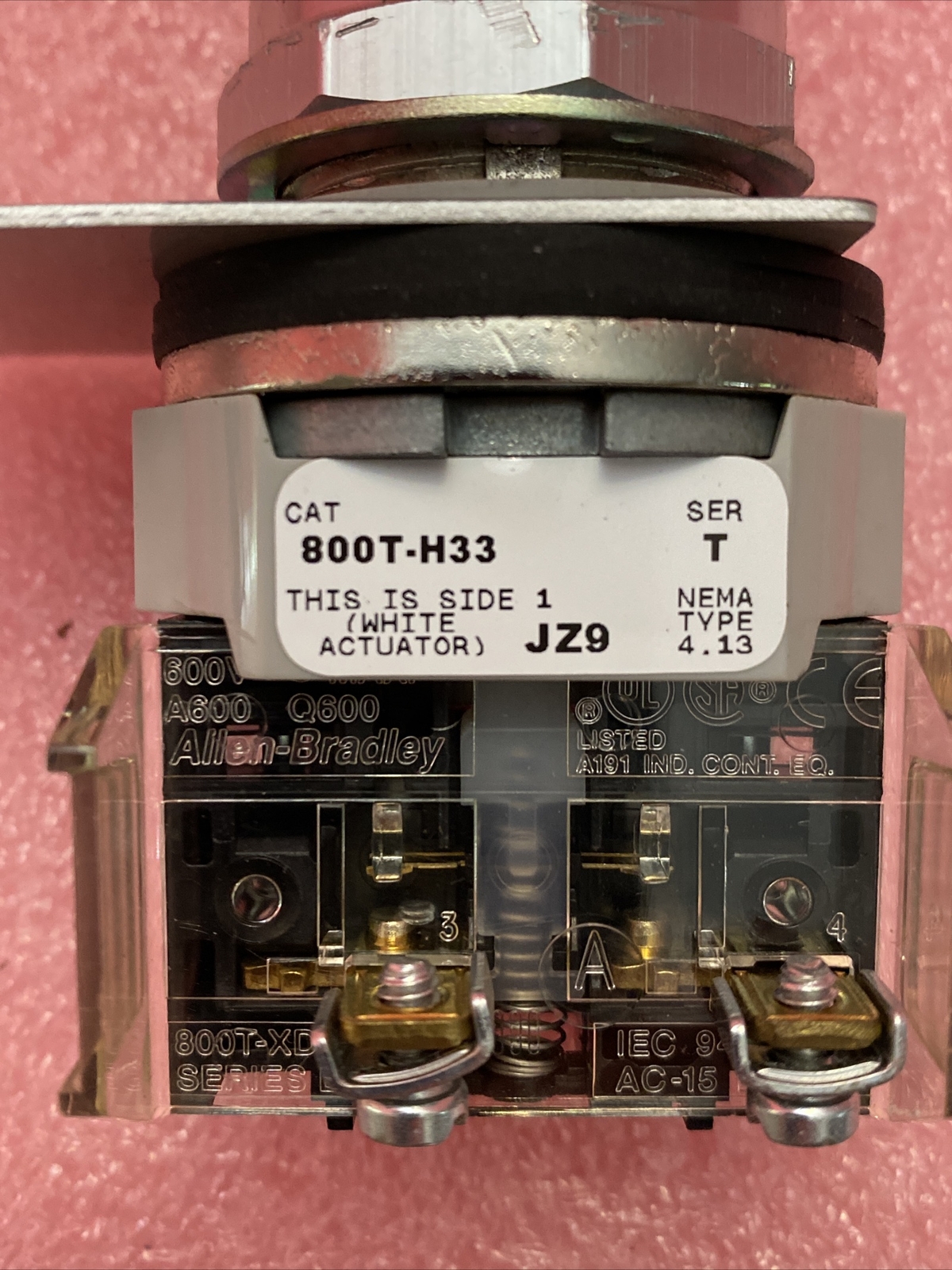 Allen Bradley 800T-H33 Position Keyed Selector Switch