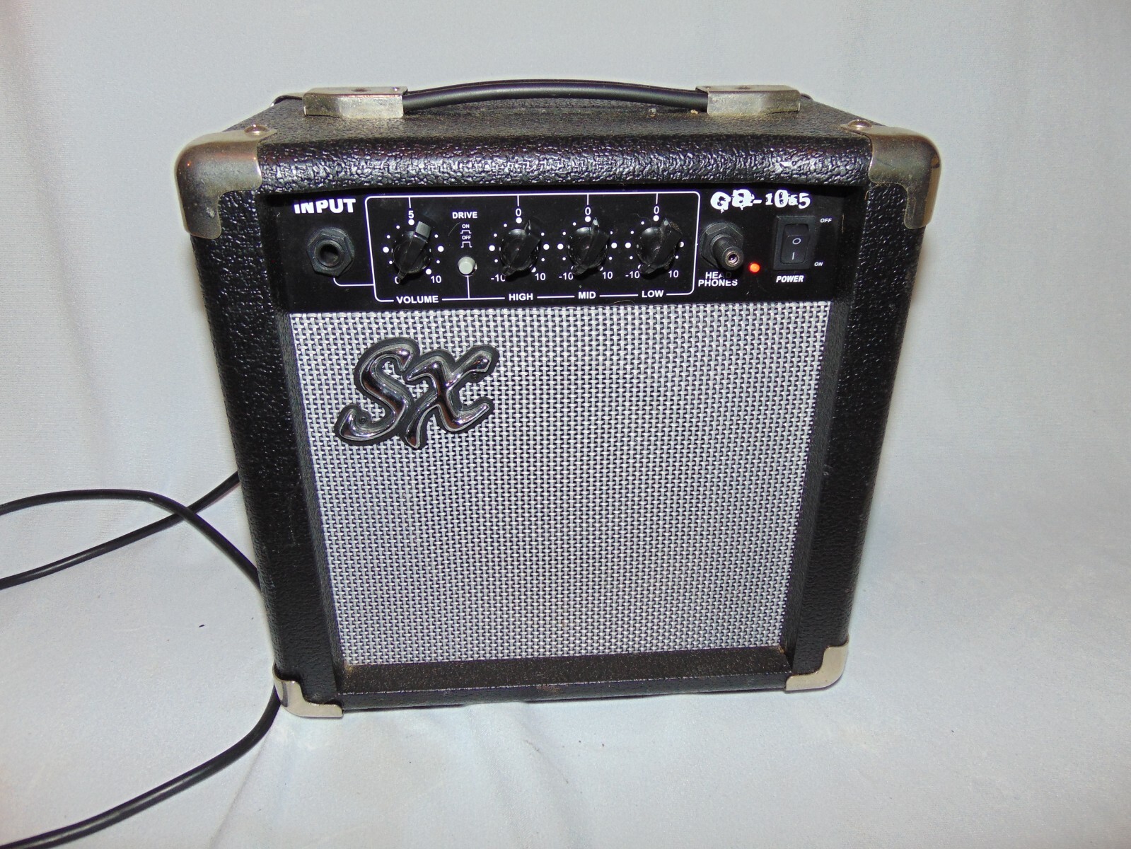 SX box Guitar Amplifier GA-1065 12 watts 10 1/2" x 6 1/2" x 11" Black color